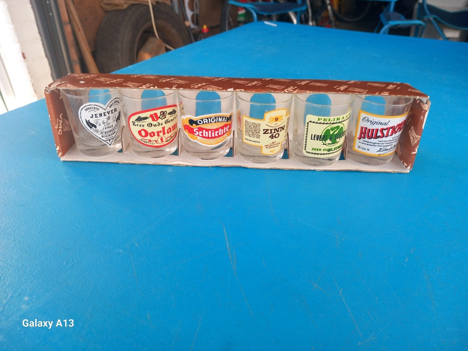 jenever glaasjes, Enlèvement