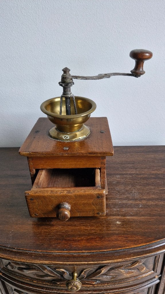 Oude koffiemolen!, Antiek en Kunst, Antiek | Keukengerei, Ophalen