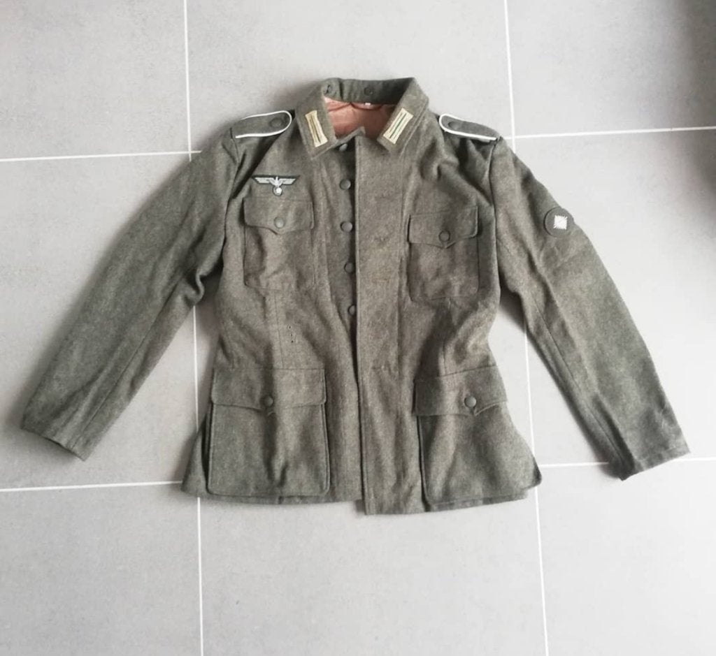 M42 Duitse WO2 tuniek model 1942 reproductie 1940/1945, Ophalen of Verzenden, Landmacht, Kleding of Schoenen