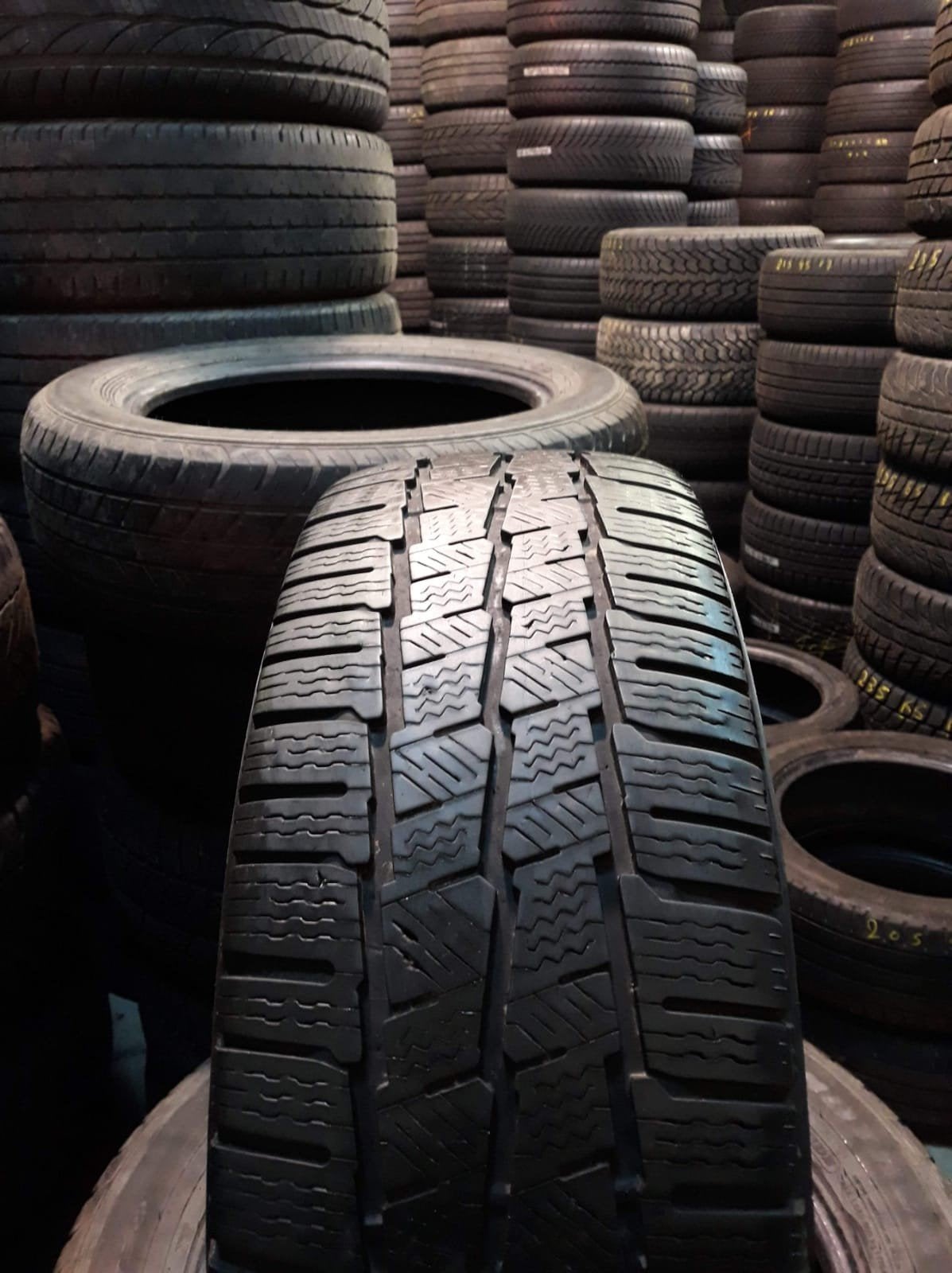 23565r16C 235 65 r16C 235/65/r16C Michelin avec montage, Enlèvement ou Envoi