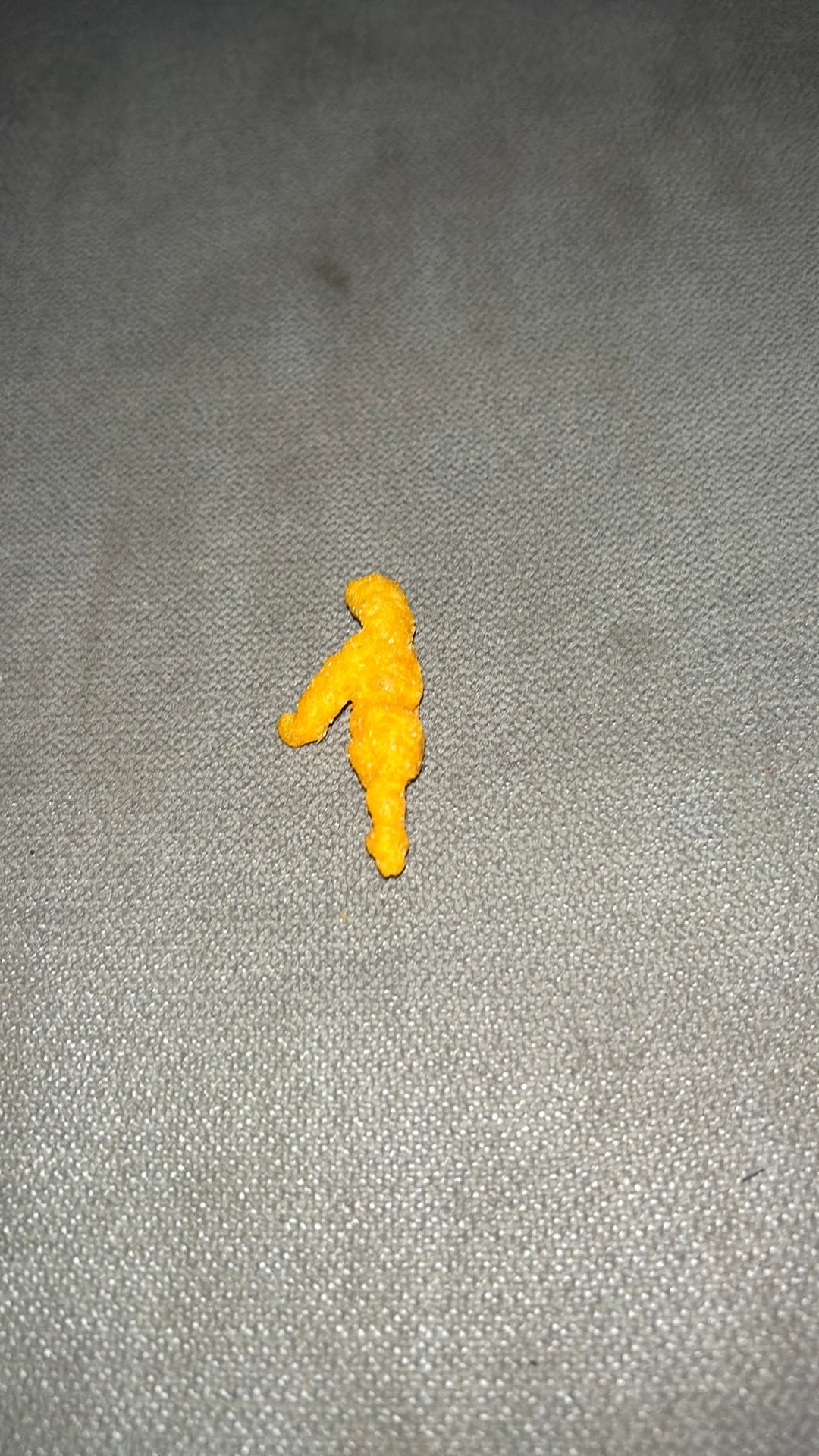 Een hot cheeto dat lijkt op een persoon met een arm en been, Bijoux, Sacs & Beauté, Bracelets à breloques, Enlèvement ou Envoi