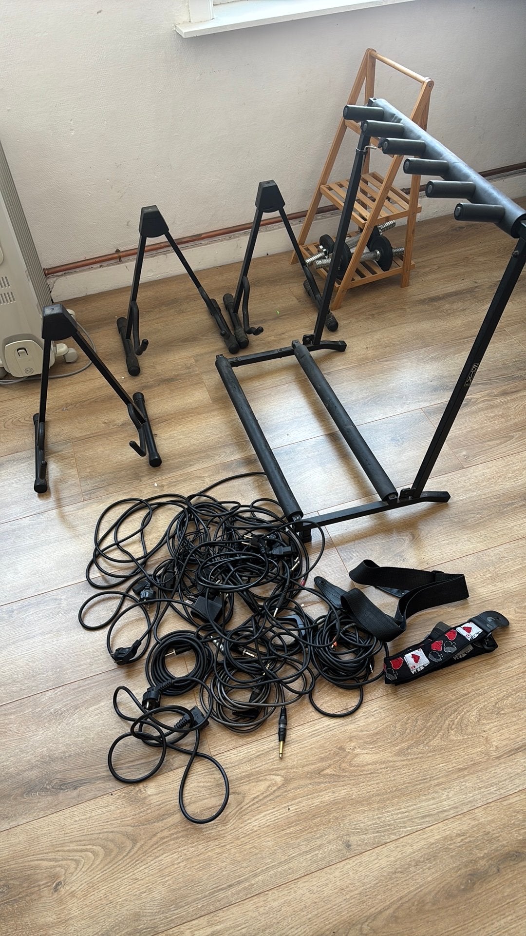 Kabels, statieven, gitaarband, power cord, Muziek en Instrumenten, Kabels en Stekkers, Ophalen of Verzenden, Zo goed als nieuw