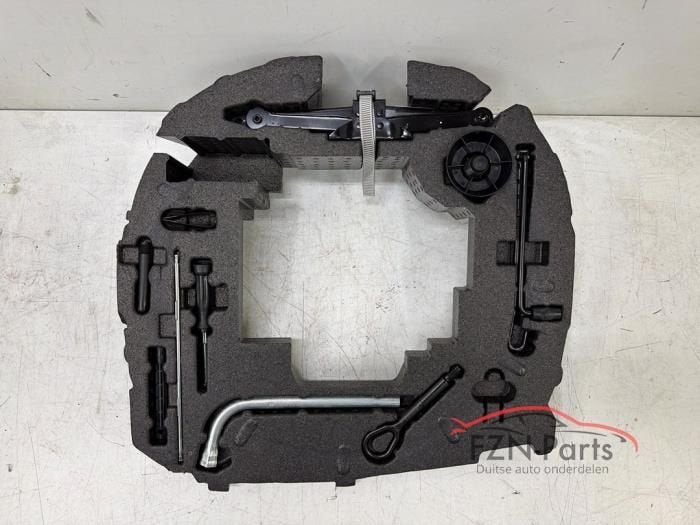 Audi A1 82A Thuiskomer set met krik, Auto-onderdelen, Ophalen, Gebruikt