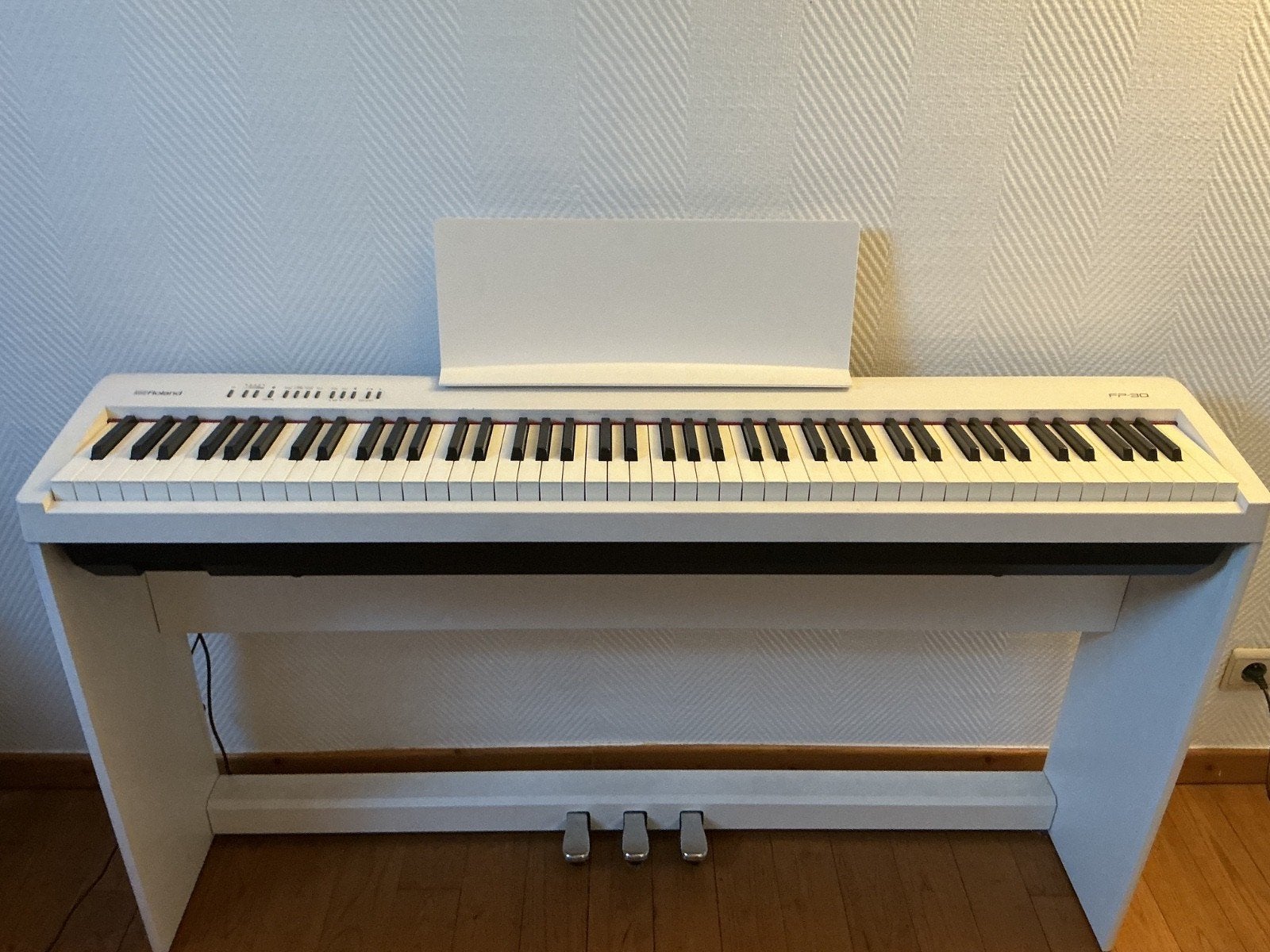Piano FP-30 blanc, Musique & Instruments, Pianos, Piano, Blanc, Enlèvement