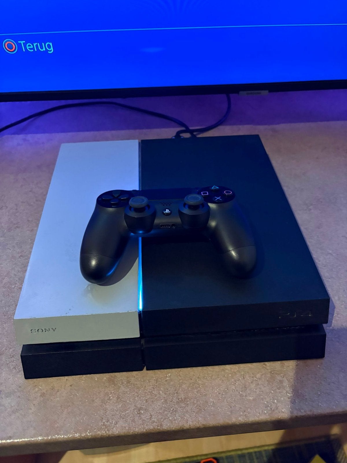 PS4 console met games, Avec 3 manettes ou plus, Enlèvement, Utilisé, 1 TB