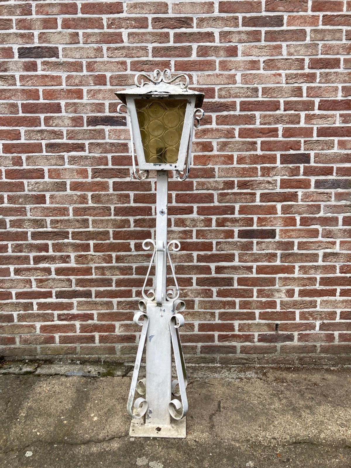Lampadaire rétro, Enlèvement