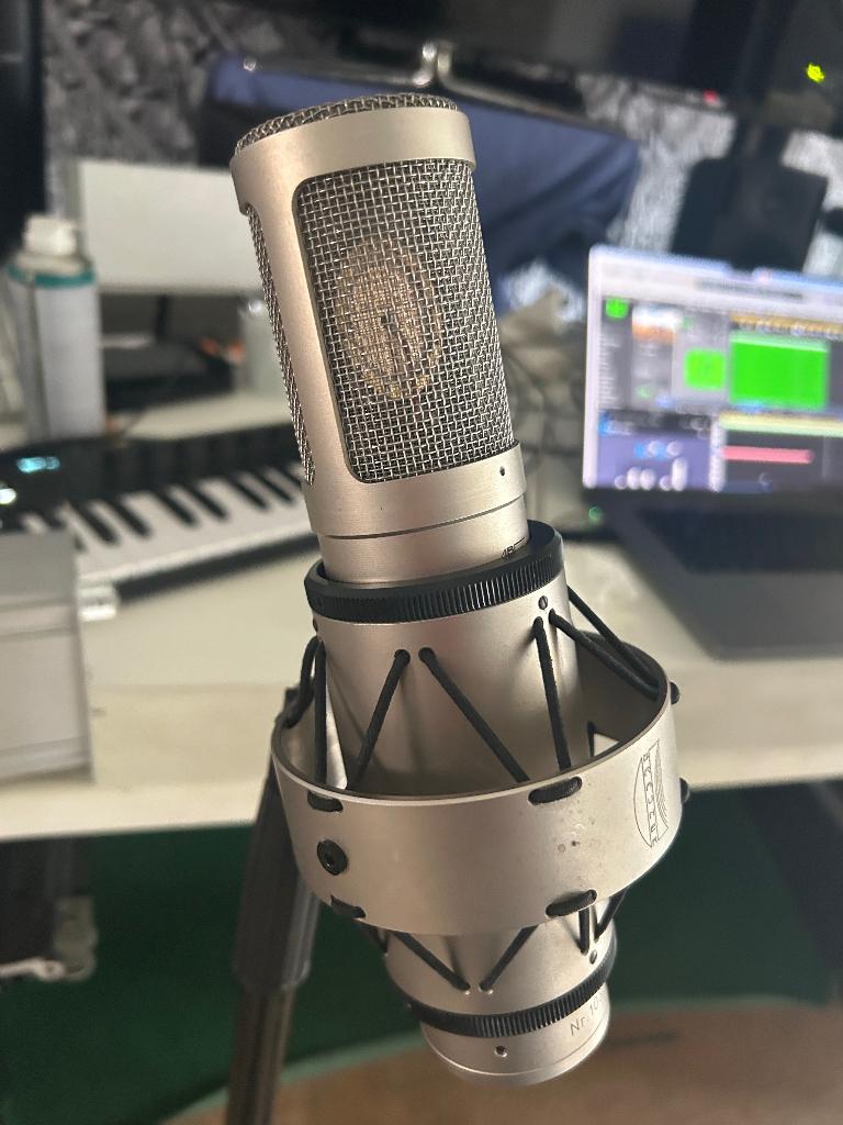 THE BRAUNER VM1 à vendre Nouvelle OFFRE!!, Enlèvement, Comme neuf, Micro studio