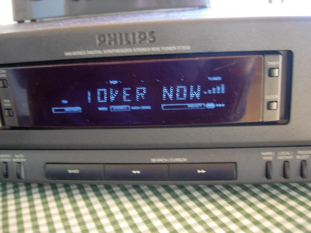 De herziene Philips FT 930 RDS-tuner wordt getest, Audio, Tv en Foto, Tuners, Ophalen of Verzenden, Zo goed als nieuw