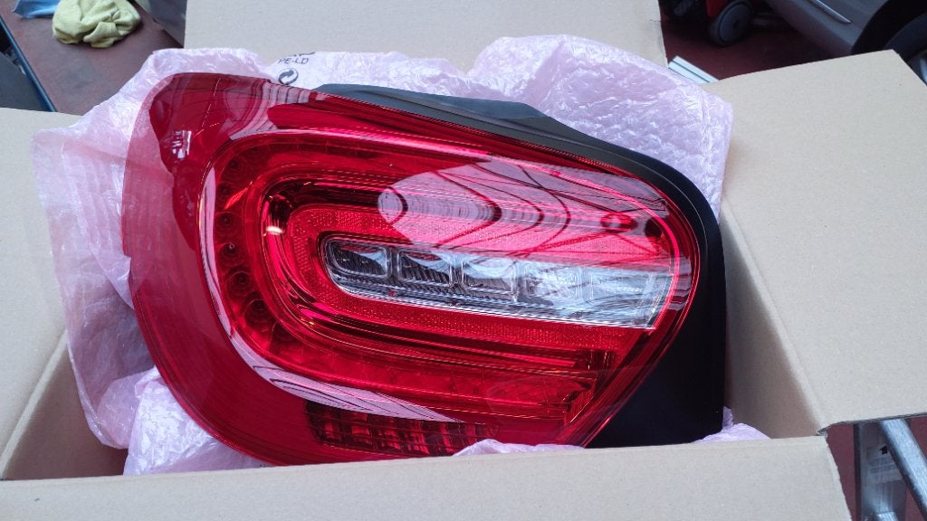 Feu arrière Mercedes W 176 neuf gauche, Enlèvement, Neuf, Gauche, Mercedes-Benz