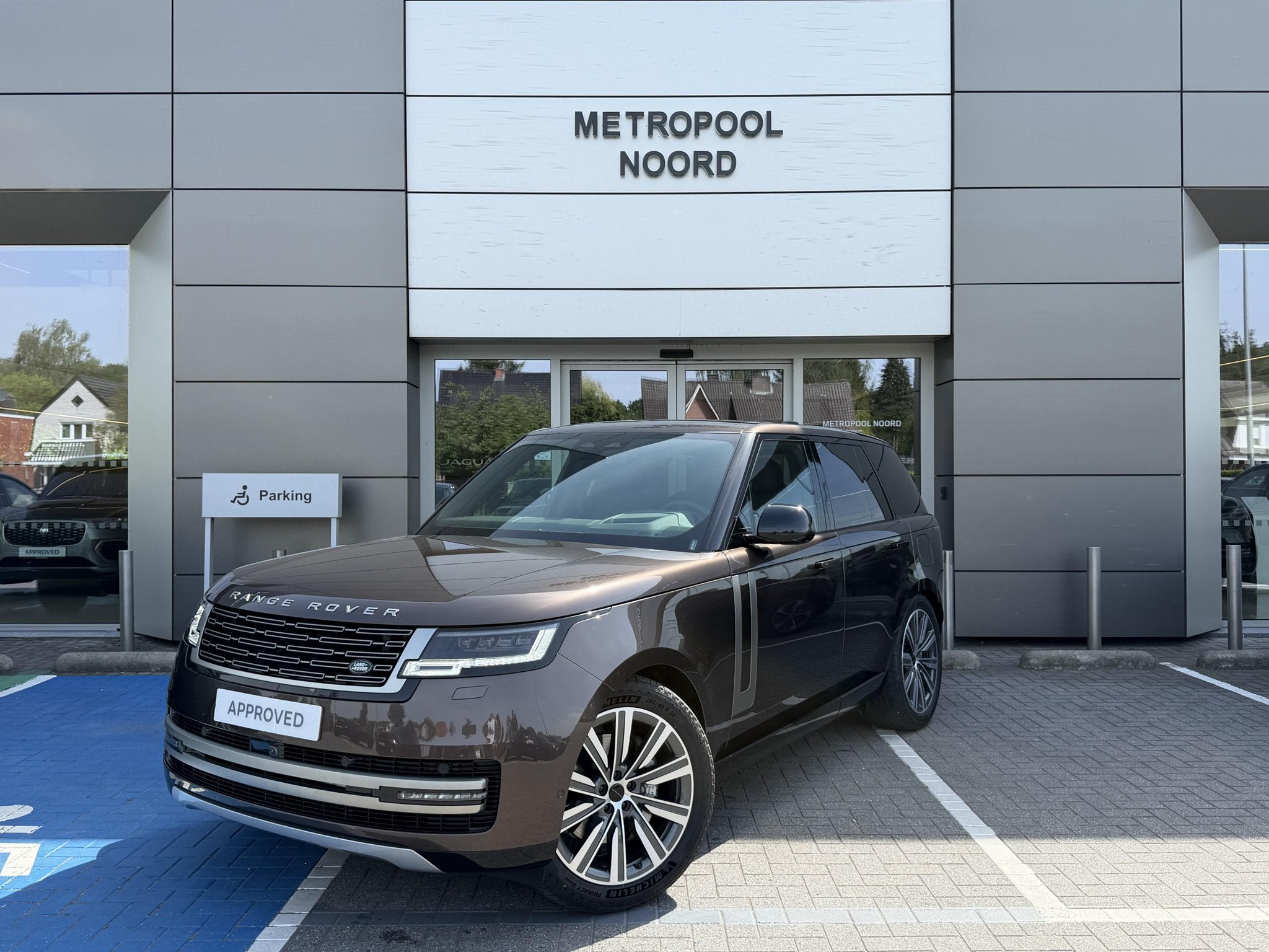 Land Rover Range Rover P460e HSE SV kleur Tourmaline Brown, Auto's, Land Rover, Bedrijf, Airconditioning, Bluetooth, Boordcomputer