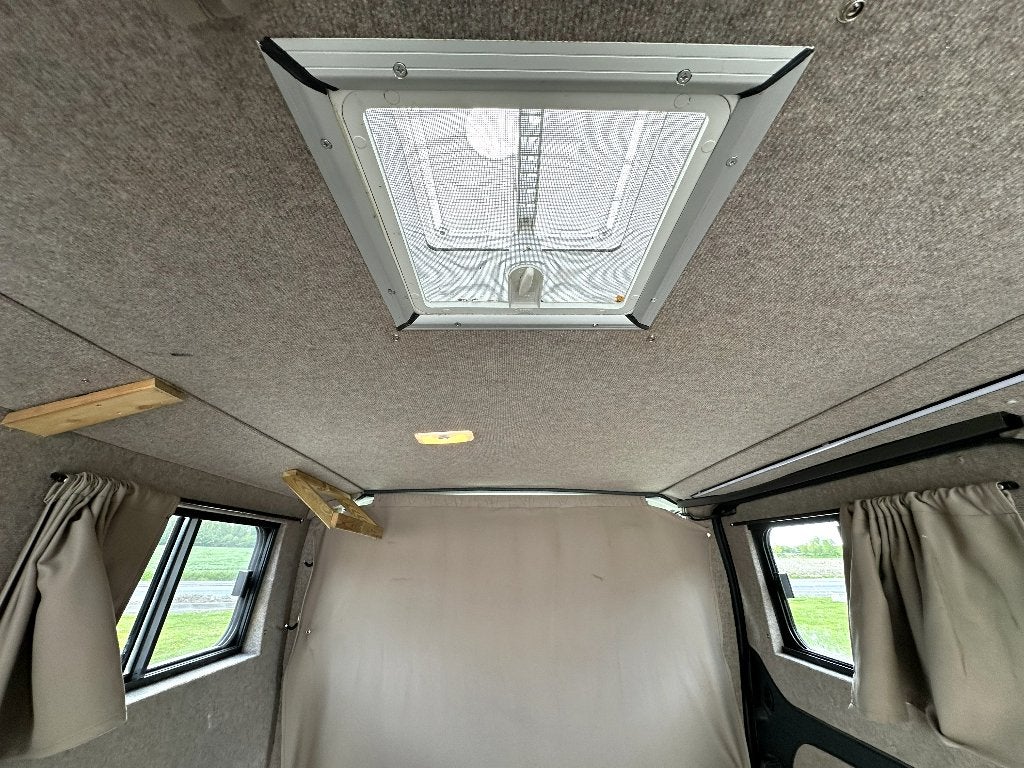Camper Renault Trafic 2015 ingebouwde ramen GPS Airco, Euro 5, Zwart, Bedrijf, 2 zetels