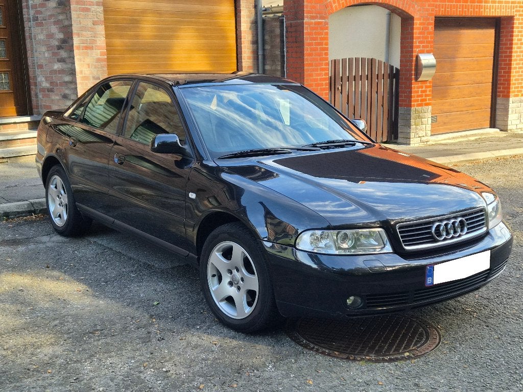 AUDI A4 1.8 ESSENCE FACELIFT, Achat, 4 portes, Climatisation automatique, A4