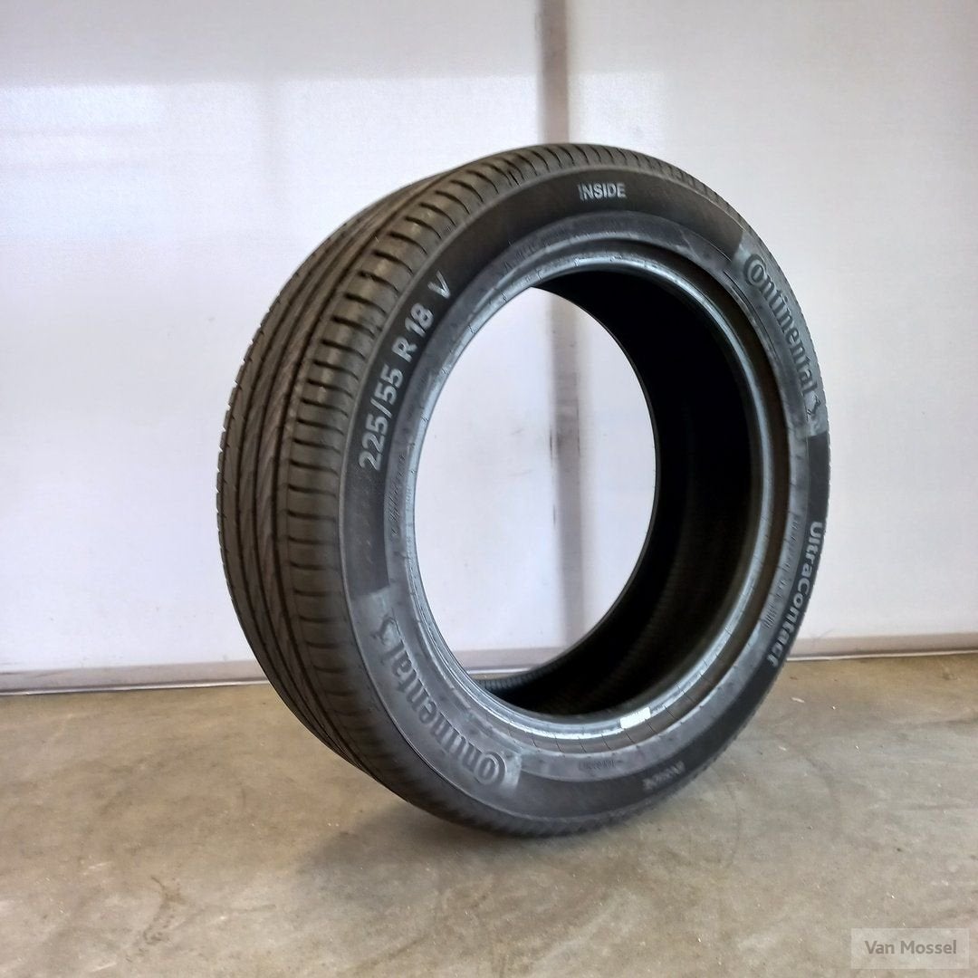 Continental Ultracontact 225/55/R18 98V, Autos : Pièces & Accessoires, Véhicule de tourisme, Pneus été, -, Utilisé