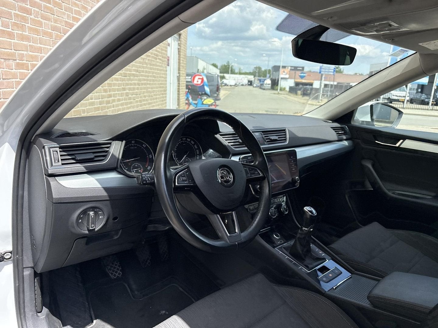 Skoda Superb 2.0 TDI Ambition Business | € 9.900,- NETTO! |, Autos, Skoda, Achat, Entreprise, Boîte manuelle, Noir