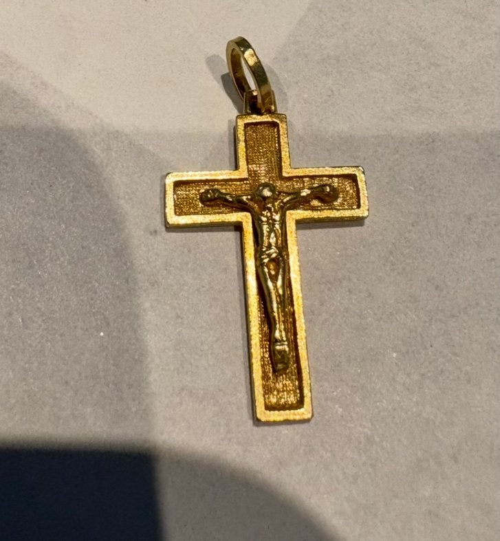 Croix en or 18 carats, Enlèvement
