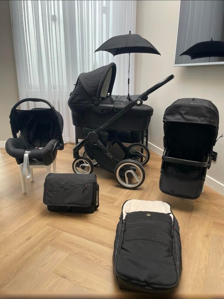 Complete 3in1 mutsy evo kinderwagen in zeer mooie staat, Enfants & Bébés, Poussettes & Combinaisons, Comme neuf, Poussette, Mutsy