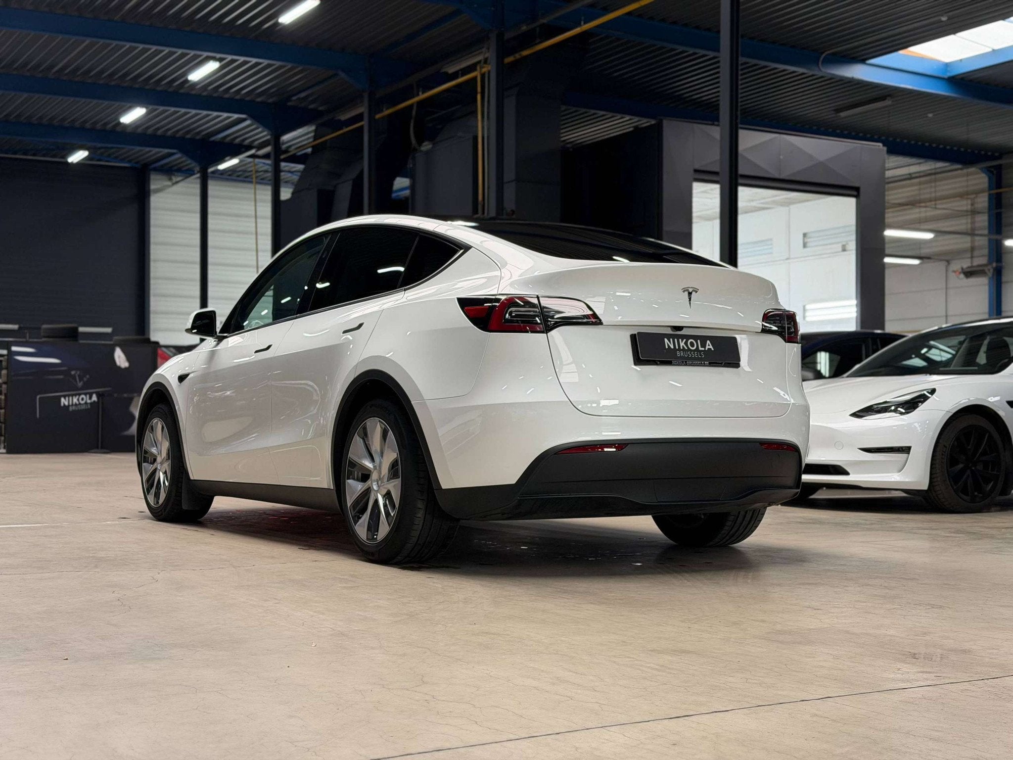 Tesla Model Y HARDWARE 4 - RWD - HIGHWAY AUTOPILOT, 299 ch, Achat, Entreprise, Noir