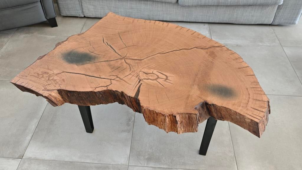 Table basse en chêne massif remplie d'époxy fabriquée à la m, Maison & Meubles, Tables | Tables de salon, Enlèvement