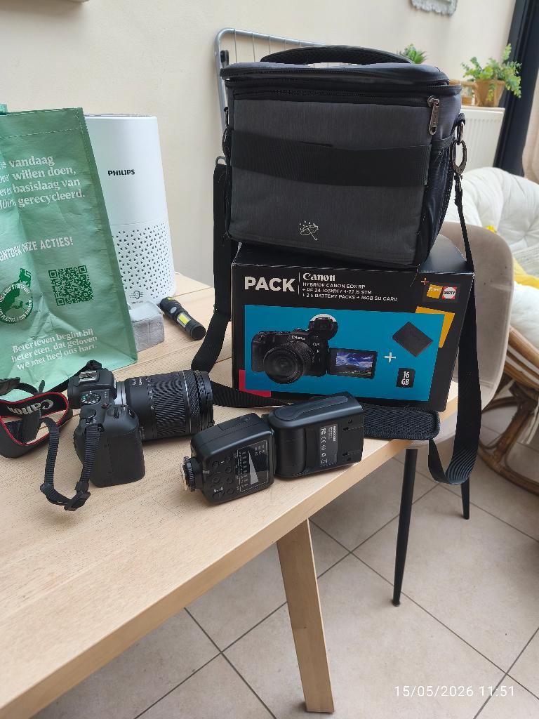 Appareil photo canon EOS rp + accessoires, Enlèvement, Comme neuf, Canon