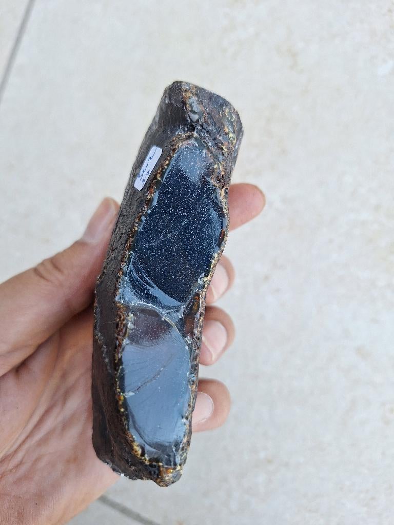 RACHTIG half rauw stuk Indonesisch barnsteen 148 gram, dark, Verzamelen, Mineralen en Fossielen, Fossiel, Ophalen of Verzenden