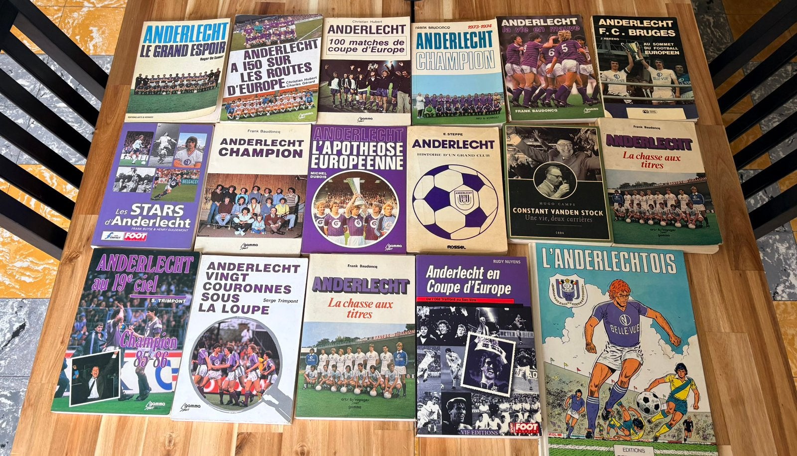 Lot de 54 livre football , rsca et diable rouge, Enlèvement, Comme neuf