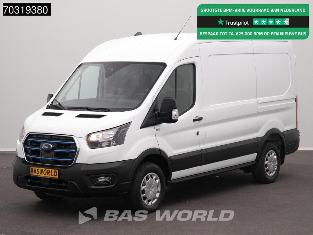 Ford e-Transit 184pk Elektrisch 68kWh 317km WLTP L2H2 Navi A, Auto's, Bestelwagens en Lichte vracht, Automaat, Stof, Gebruikt