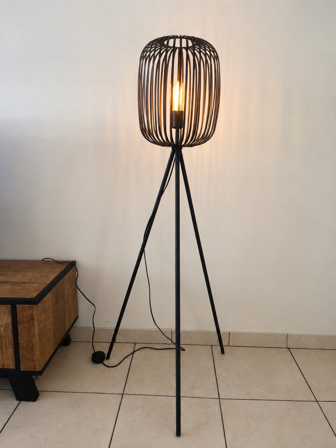 Moderne zwarte vloerlamp – Industriële stijl, Ophalen, Zo goed als nieuw