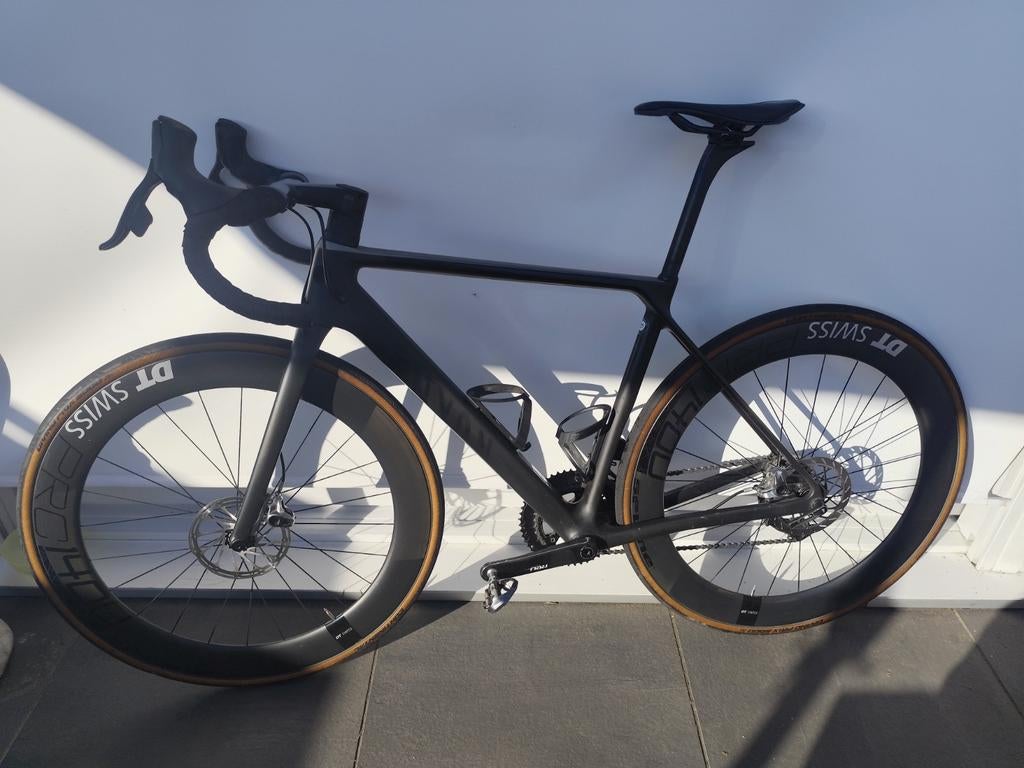 Canyon Ultimate CF SLX,
Premier groupe Sram Red Force avec D, Enlèvement