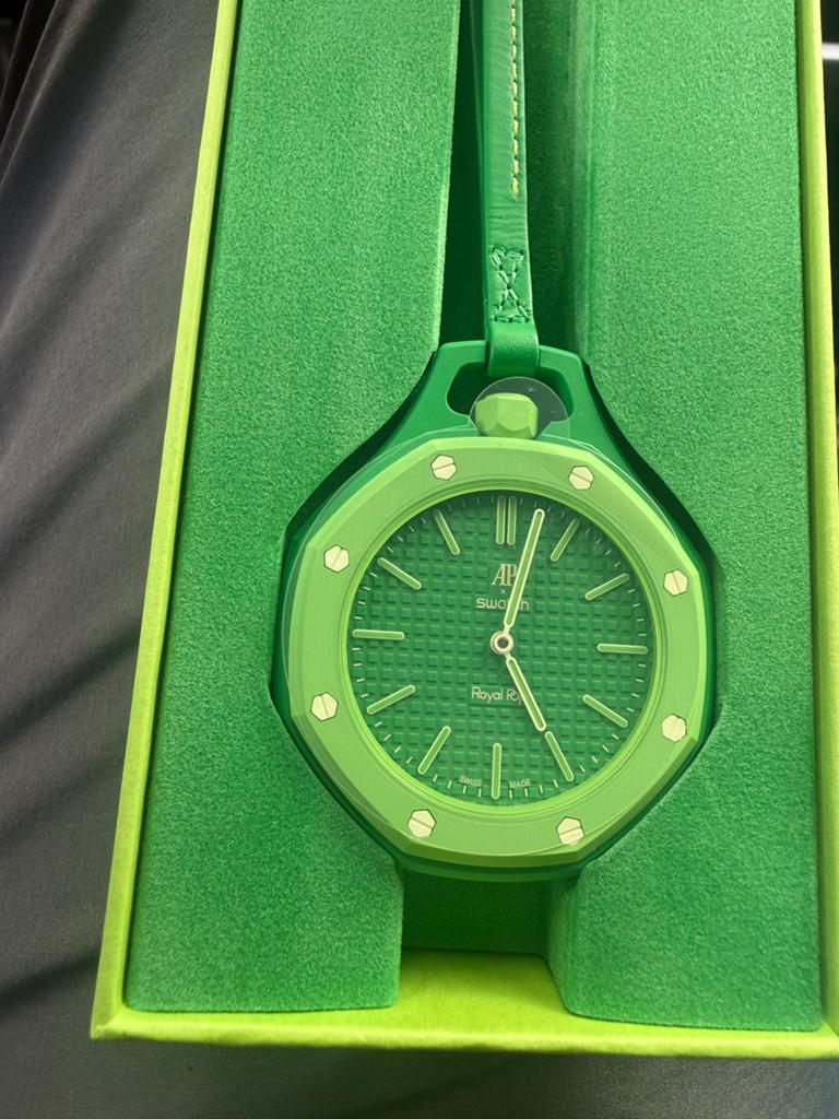 Swatch royal pop x AP, Handtassen en Accessoires, Horloges | Heren, Ophalen of Verzenden, Nieuw, Swatch