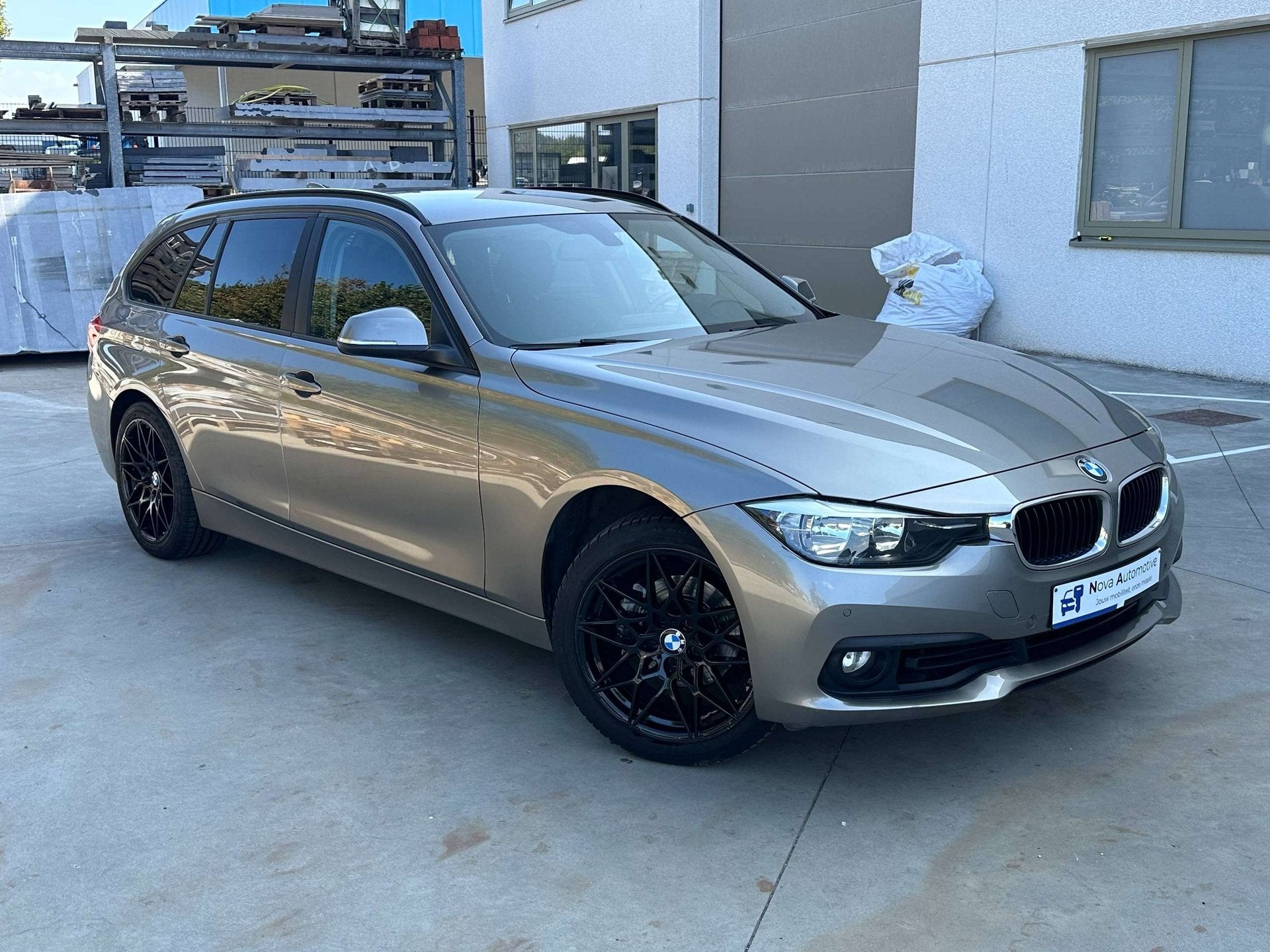 Bmw 318i Automaat,Parksens, Led, Navi, 1ste eig & 12m Garant, Auto's, Dealer onderhouden, Gebruikt, 136 pk, Beige