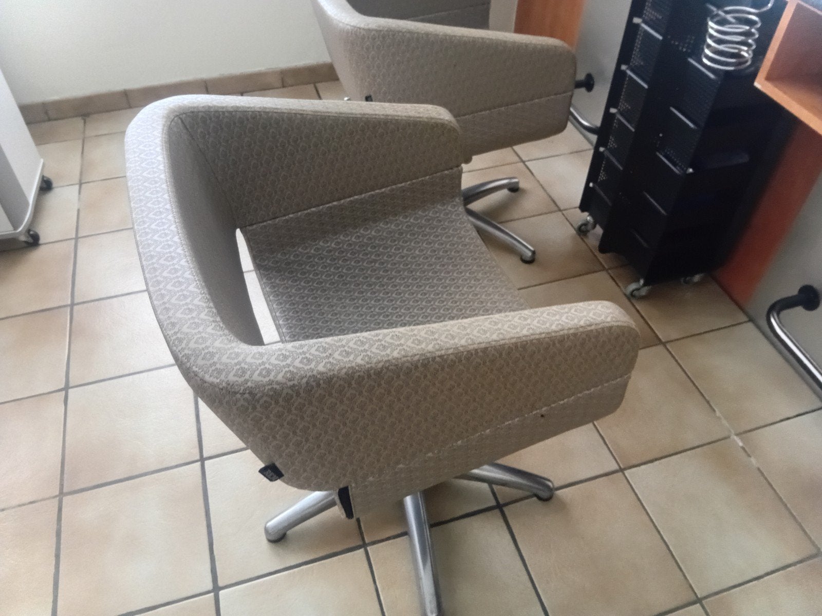 kappersstoelen en wasbakzetel, Diensten en Vakmensen