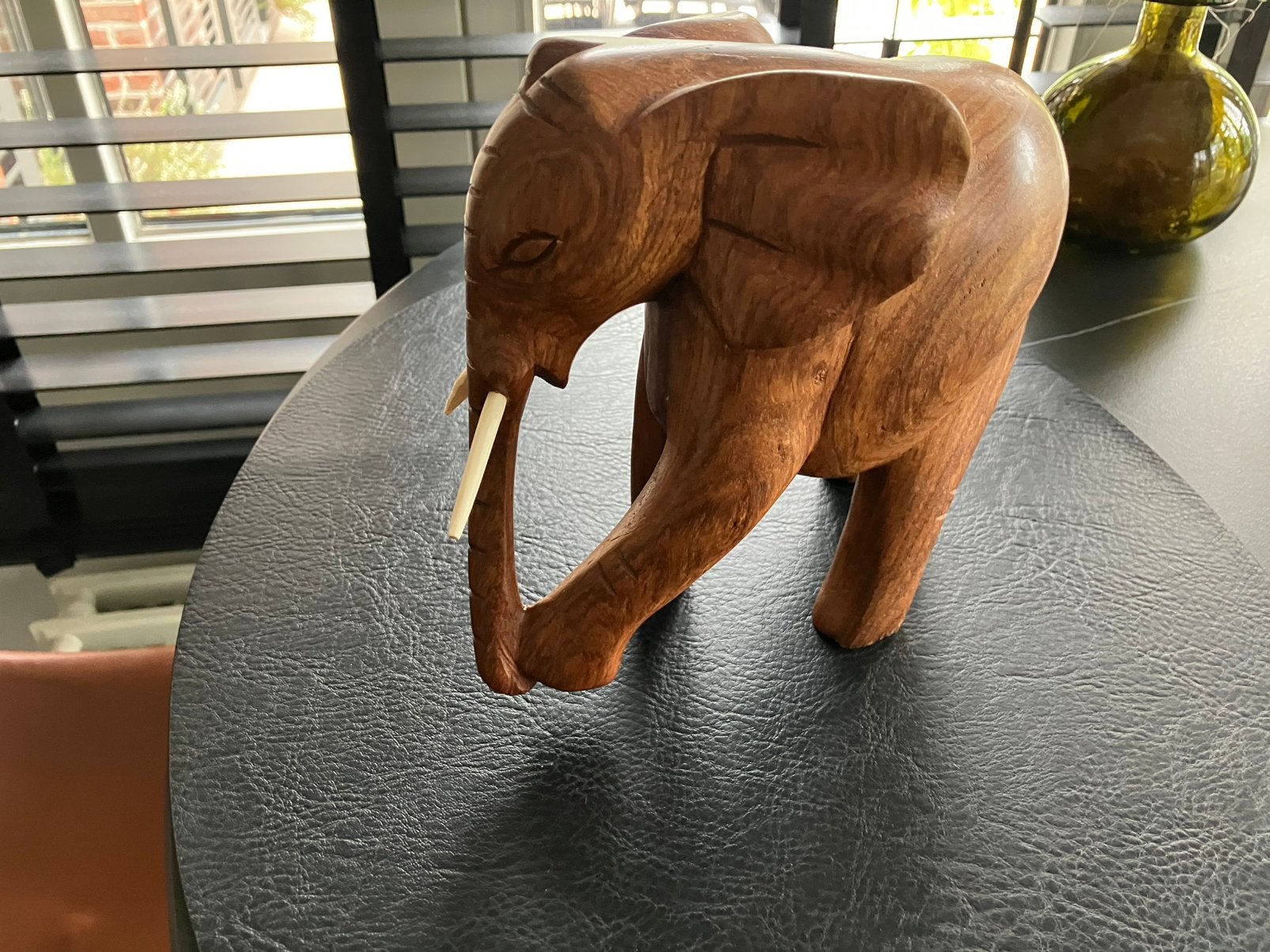 Afrikaanse beeldjes in hout, Ophalen, Hout