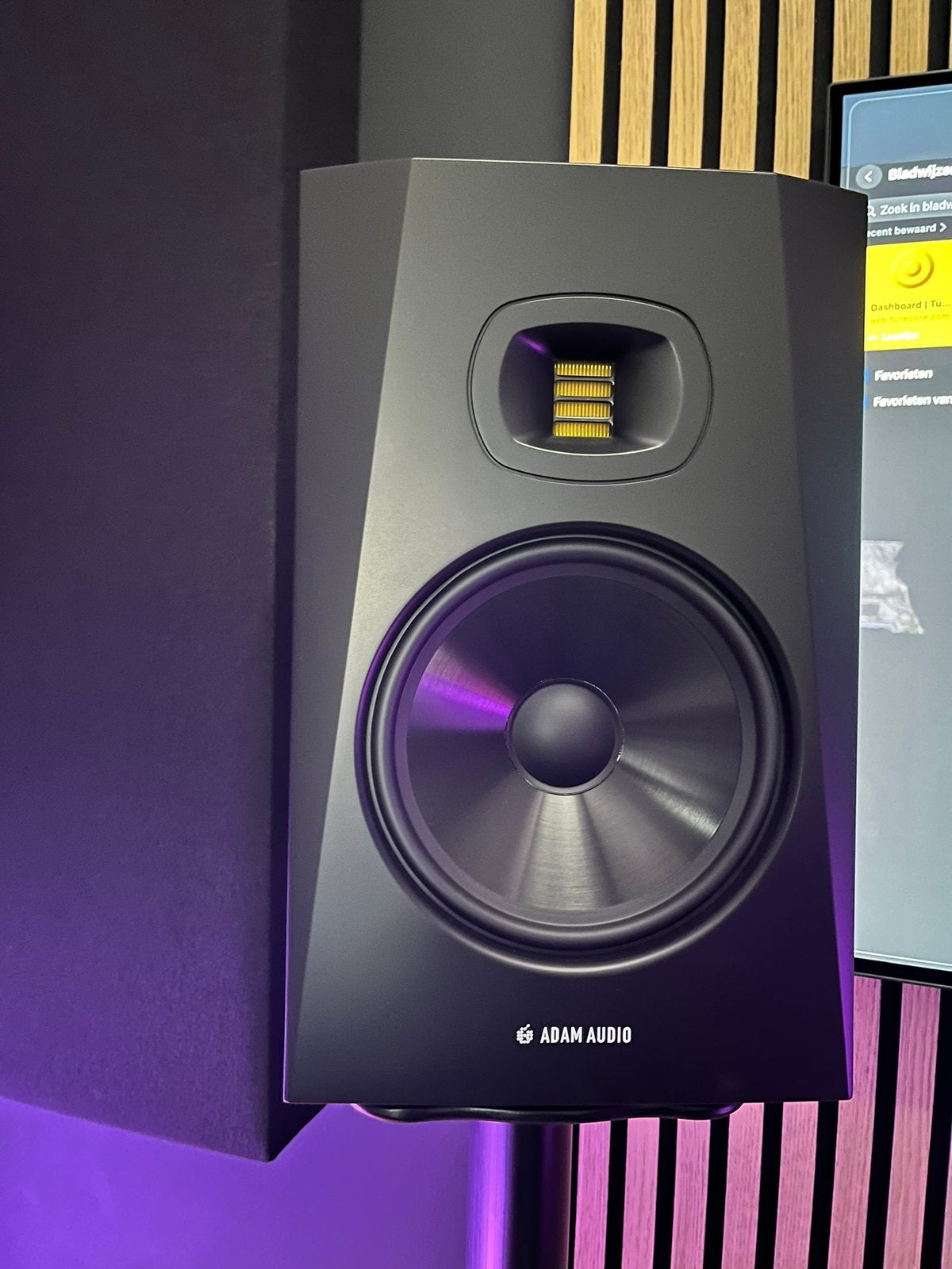 Adam Audio T8V monitoren / speakers, Audio, Tv en Foto, Luidsprekerboxen, Ophalen, Zo goed als nieuw