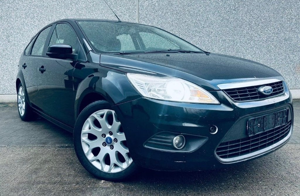 Ford Focus 1.6-16V TITANIUM-SCHERM-CRUISE-AIRCO-GEKEURD VVK!, 1596 cc, Stof, 4 cilinders, Zwart