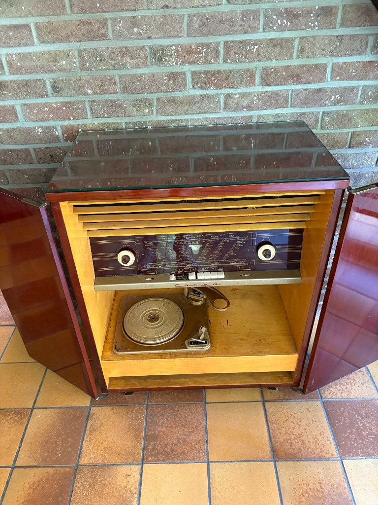 Belgisch Carad-radiomeubel, Ophalen