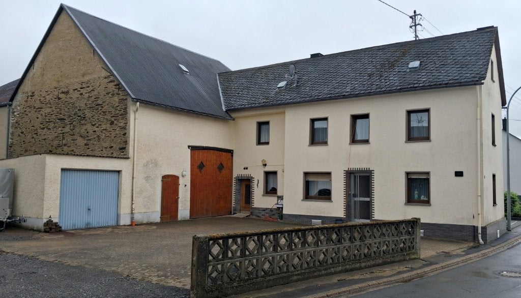 WOONBOERDERIJ MET GROTE SCHUUR NABIJ COCHEM IN DUITSLAND, Wirfus, Dorp, 5 kamers, Woonhuis