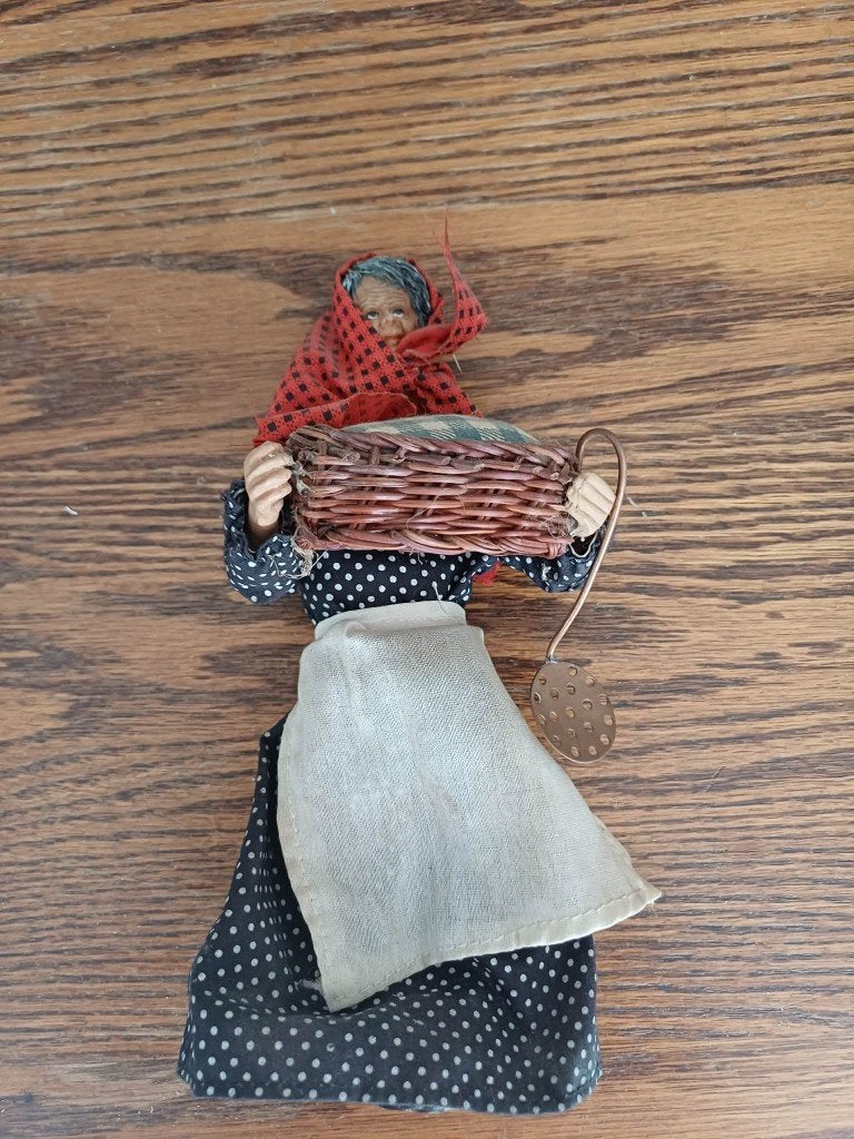 Figurine poupée folklorique / style Santon de Provence, Verzamelen, Beelden en Beeldjes, Zo goed als nieuw, Mens, Verzenden