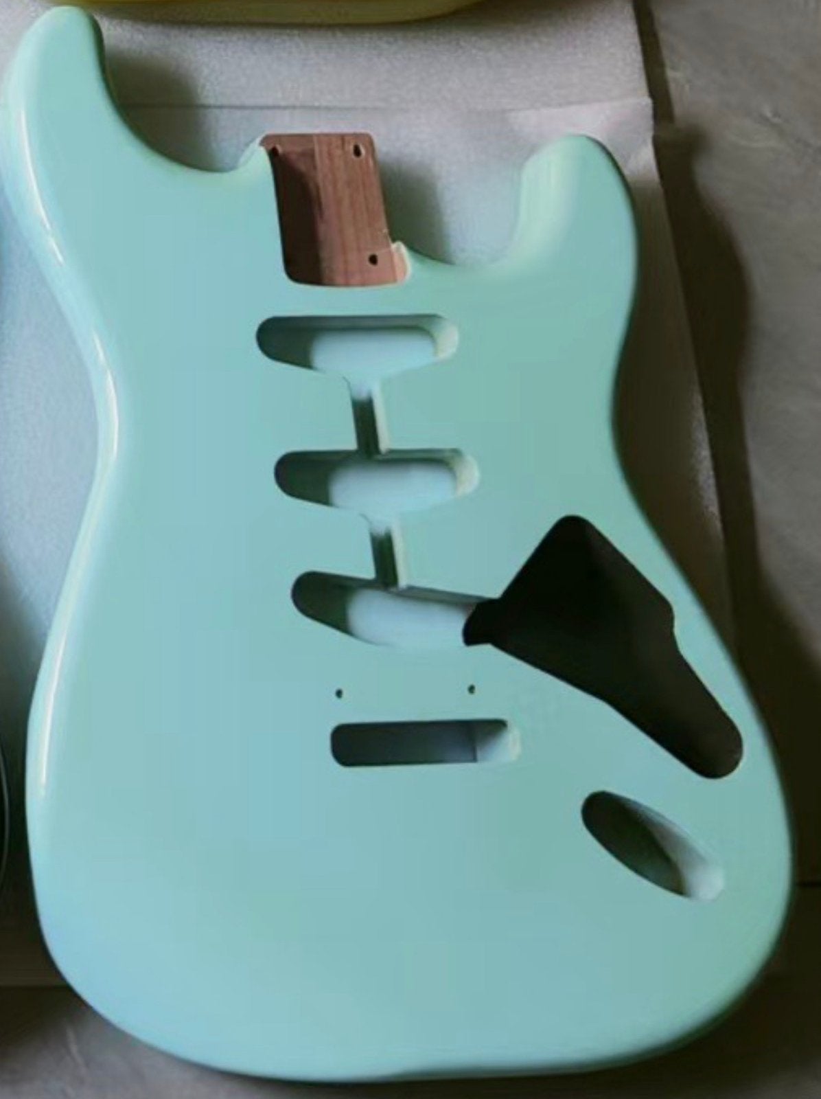 Stratocaster body - Sonic Blue nitro high gloss 2 deel, Musique & Instruments, Enlèvement ou Envoi, Neuf
