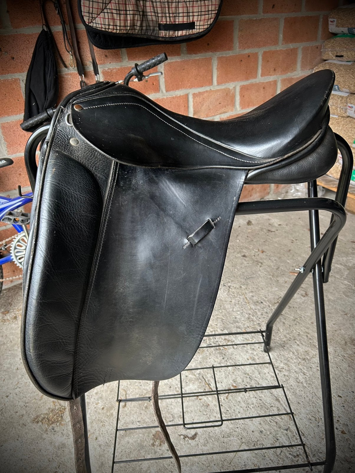 Kieffer dressuur zadel, Siège semi-creux, L (17.5 pouces), Utilisé, Dressage