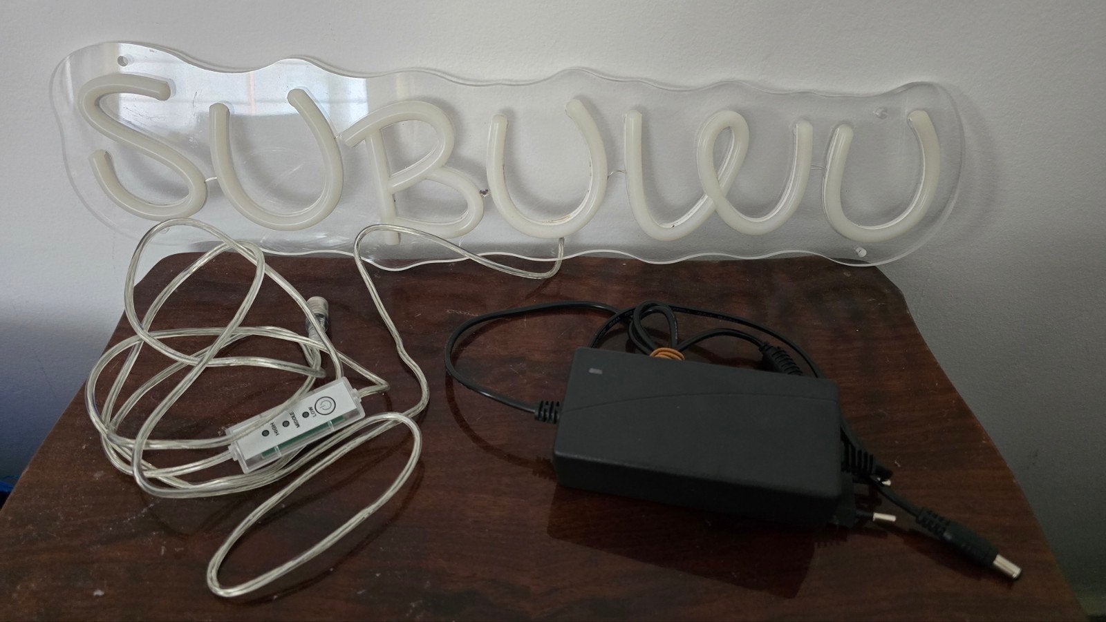 Enseigne LED Néon "SUBUWU"