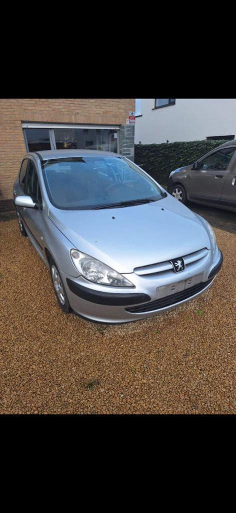 Peugeot 307 1.4 benzine start en rijd goed, Stof, Particulier, Euro 4, Zilver of Grijs