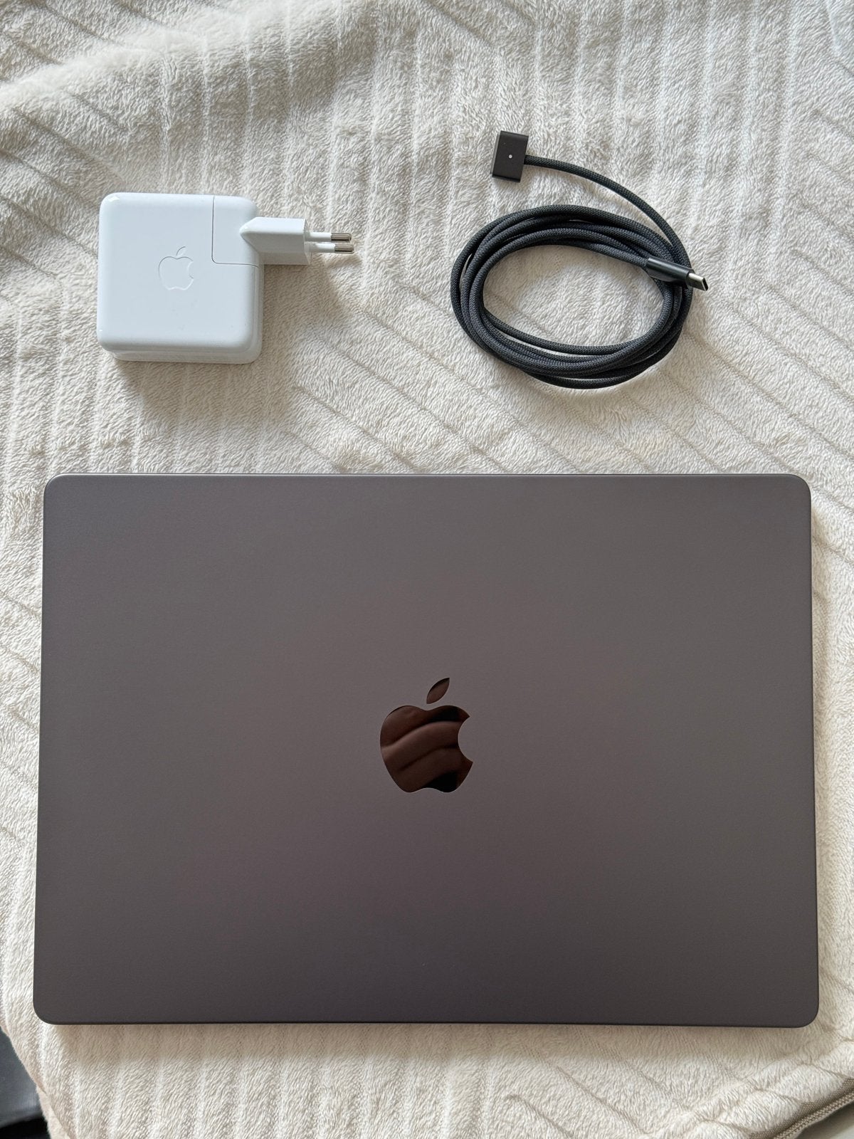Apple Macbook Pro 14’ M5 16Gb/1Tb Zwart 11 laadcycli, Computers en Software, 1 TB of meer, Qwerty, Overige groottes, Zo goed als nieuw