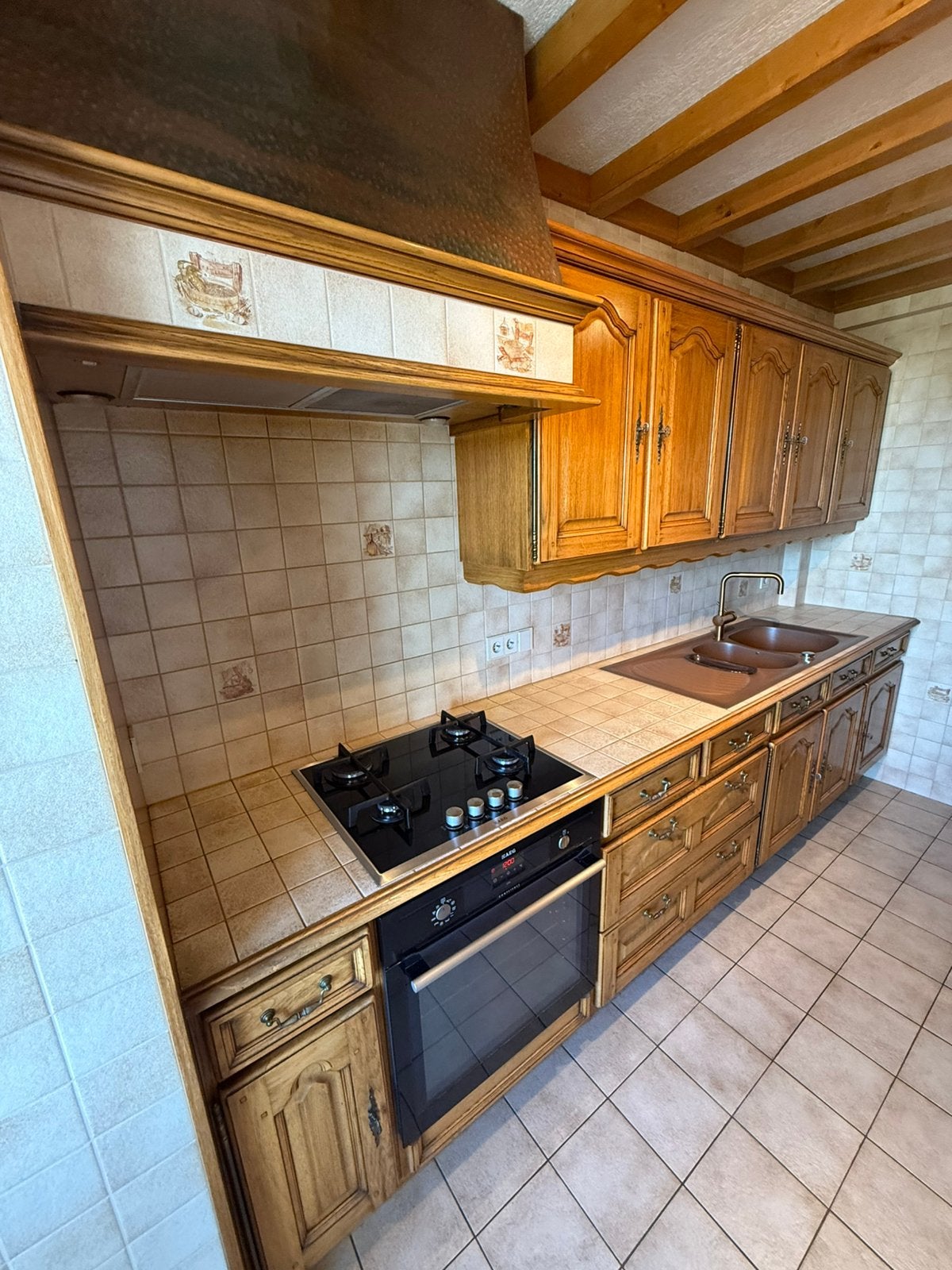 Degelijke complete keuken inclusief AEG toestellen, Huis en Inrichting, Keuken | Complete keukens, Ophalen, Zo goed als nieuw