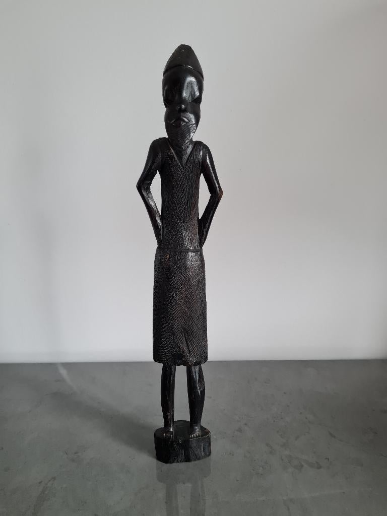 Beeld van Afrikaanse man in ebbenhout, Antiek en Kunst, Kunst | Beelden en Houtsnijwerken, Ophalen of Verzenden