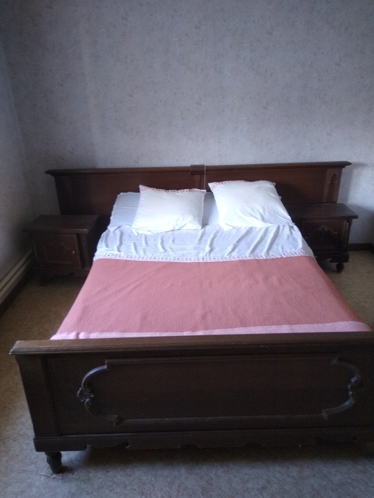 Complete, oerdegelijke slaapkamer met 5-deurs kleerkast, Ophalen