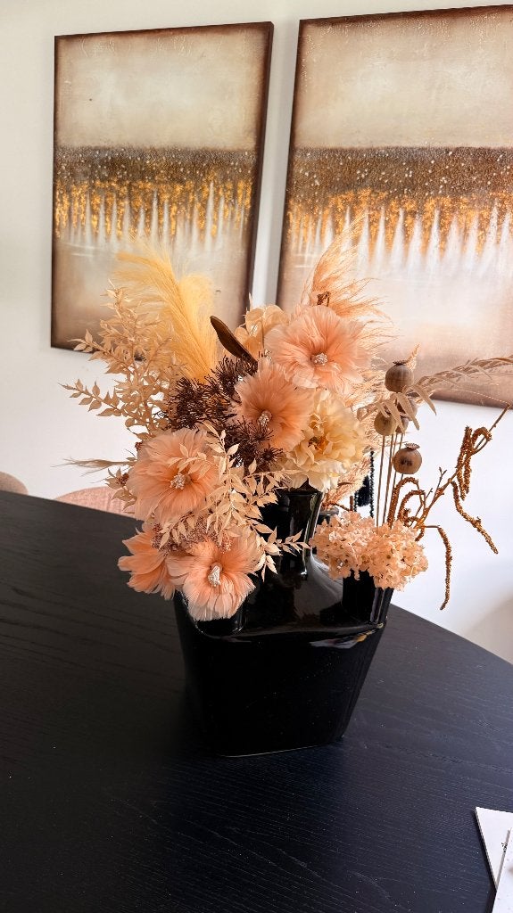 Zwarte vaas met kunstbloemen, Maison & Meubles, Enlèvement, Comme neuf, Noir