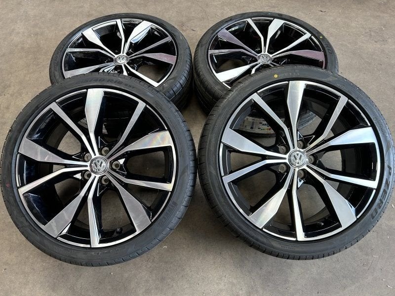 18 inch originele Misano velgen + zomerbanden VW Polo 2G7601, Autos : Pièces & Accessoires, Neuf, Pneus et Jantes, 215 mm, Pneus été