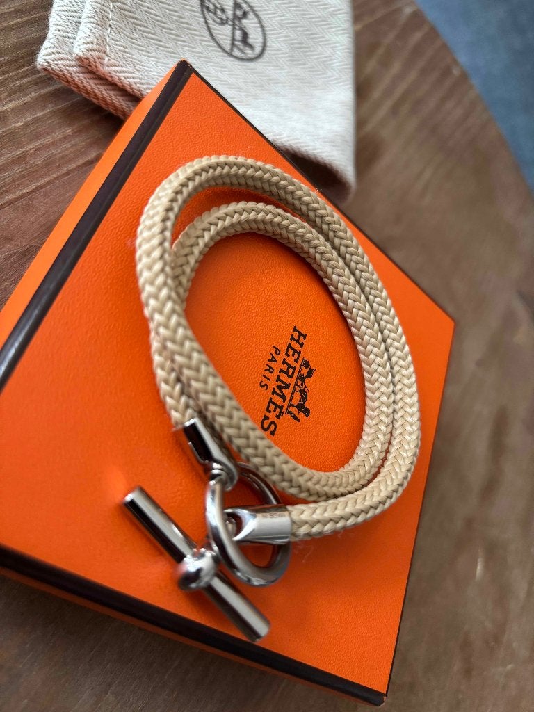 Bracelet Hermès, Enlèvement