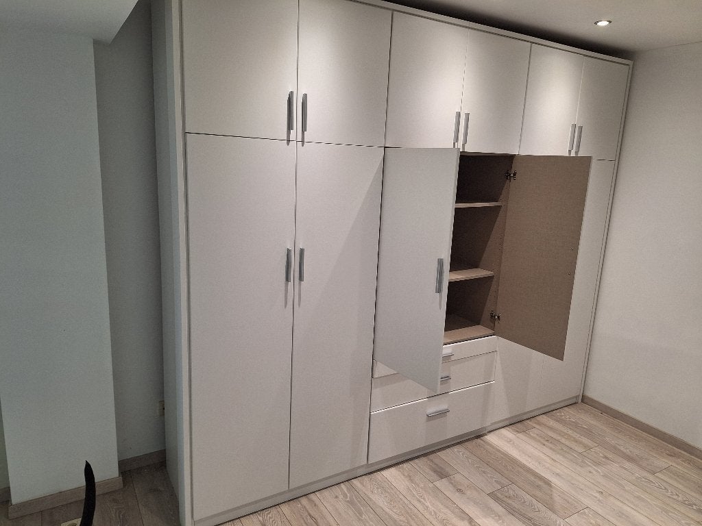 Garde-robe/armoire à vendre, Enlèvement, Neuf, Avec espace de penderie