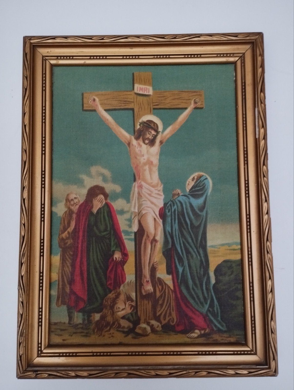 een schilderijtje met Jezus Christus aan het kruis kleur ver, Enlèvement